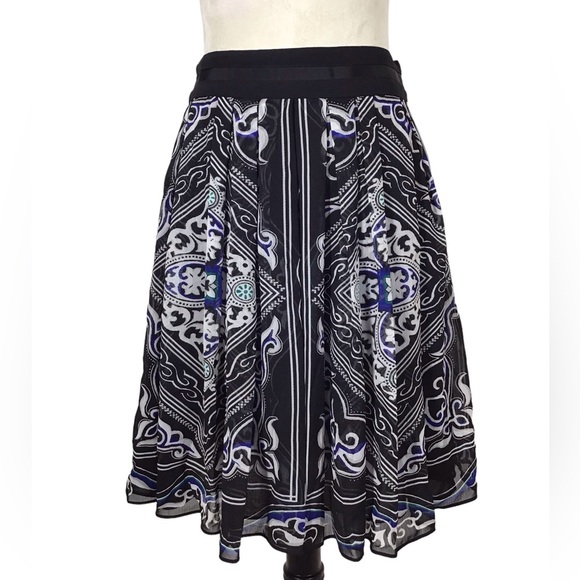 White House Black Market Dresses & Skirts - White House Black Market Printed A Line Skirt Size 2